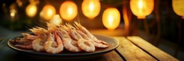 元旦過后迎新春，咸蛋黃焗蝦為年夜飯?zhí)砟晡? width=