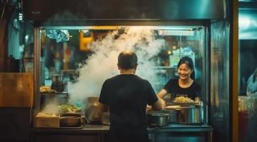 夜游萬達金街：母女倆偶遇狂熱米線攤
