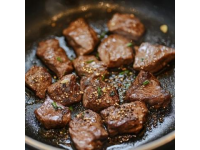 黃牛蹄燒至金黃色時即可取出，內(nèi)部肉燙熟即可。