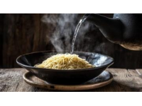你家方便面不會還在直接下鍋煮吧摳鼻！教你新吃法