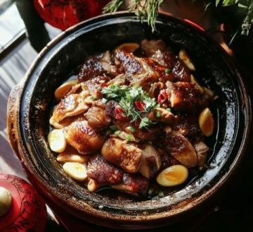 膠河畔年味濃：里岔黑豬肉香飄四溢