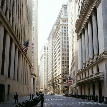 以下是一份適合股票新手的入門教程，涵蓋基礎知識、操作流程和注意事項