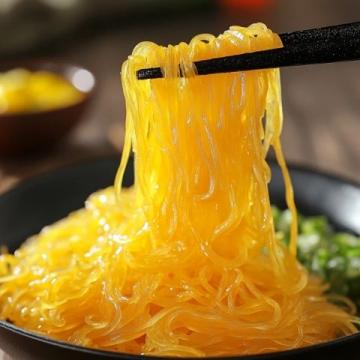 挑選好的燕窩應(yīng)注意原料和加工方法；購買時(shí)要考慮價(jià)格、品牌等因素