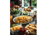 美食推薦可以根據不同的菜系、口味和地區來推薦,以下是一些經典的美食類別和推薦