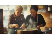 敬漢卿女友與林大廚同臺(tái)學(xué)做菜共創(chuàng)百秒黃花魚美食視頻