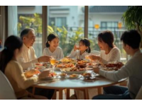 周末家庭聚會：外出就餐 vs 家廚烹飪，各有千秋