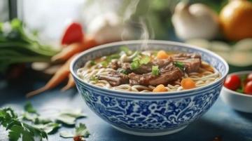 牛肉面的魅力在哪里？（一家“自家人”的牛肉面館）