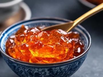 **弋陽年糕**是江西省上饒市弋陽縣的傳統特色美食，以其獨特的口感、制作工藝和文