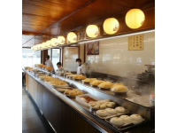 遼寧大學崇山校區(qū)食堂探店記：烤盤飯、麻醬拌，美食與青春同在