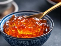 **弋陽年糕**是江西省上饒市弋陽縣的傳統(tǒng)特色美食，以其獨特的口感、制作工藝和文