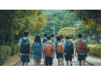 重慶學子背炊具徒步春游：別樣青春路展現堅韌探索精神