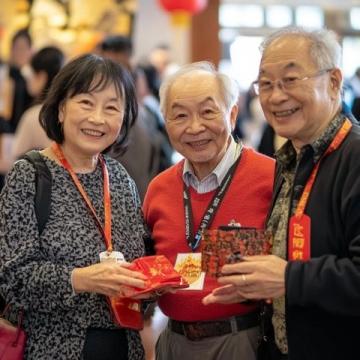 四位退休老領導五一齊聚香港，尋覓特色美食共度佳節