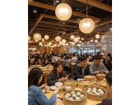 深圳作為一座移民城市，美食融合了全國各地乃至全球的風味，既有地道的粵菜、潮汕風味