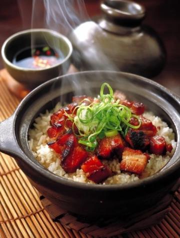 東北美食種類繁多，包括燉菜、肉食和地方小吃等