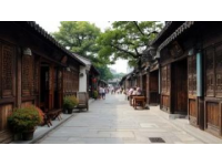 南京作為六朝古都，不僅歷史文化底蘊深厚，美食也獨具特色