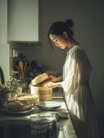 美食之戀：林悅與陸川的味蕾邂逅