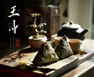 沈陽午宴探秘：鹿鳴春老店的特色黑豆腐與焦溜蝦段的美味邂逅