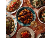 南寧作為廣西的首府，美食文化豐富多樣，尤其以酸辣鮮香、風味獨特的小吃聞名
