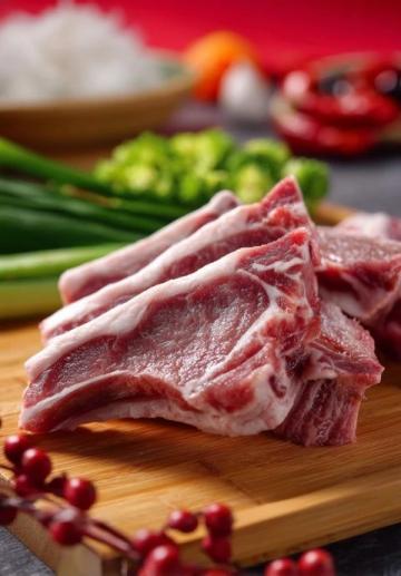 把豬肉做成跟紙一樣薄的錘子肉片，不用炒，簡單一拌就可以