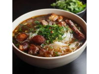 美食雞湯面(傳統(tǒng)中國(guó)菜肴：砂鍋雞湯面)