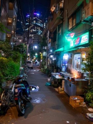 一碗豬腳飯帶我走進了這座城市，恩平山頂夜景我為了一碗豬腳飯來到這座城市