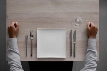 從餐桌到覺醒：美食中的靈魂修行與內在平和之道