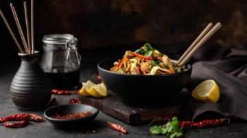 為何西方很少見炒菜？外媒稱中餐為垃圾食品真相曝光