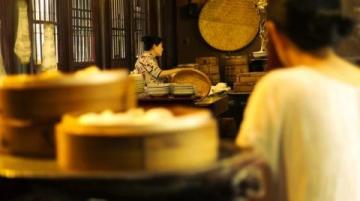 昆明崗頭村“韶鍋故里”：隱世美味，火塘火鍋盛宴
