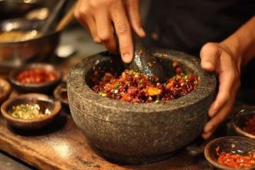 法棍與鍋盔：東西方面食文化的碰撞與交融
