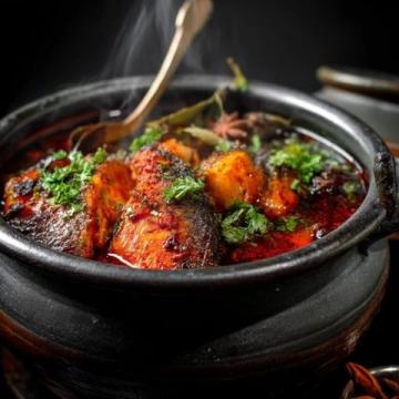 揭秘溫州人氣小酒館：紅燒鯽魚(yú)日限20條，地道家鄉(xiāng)味不容錯(cuò)過(guò)！