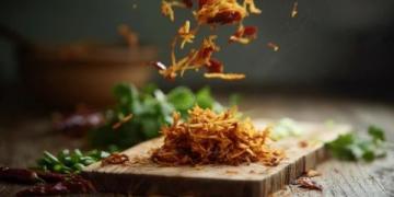 云南特色美食：油淋牛干巴的獨特制作工藝