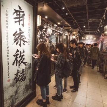 柳州人氣爆棚！數百食客排隊試吃網紅小吃店，真有那么美味嗎？