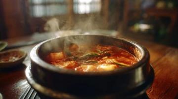 重慶特色火鍋全攻略:牛油魚鍋鮮美多樣