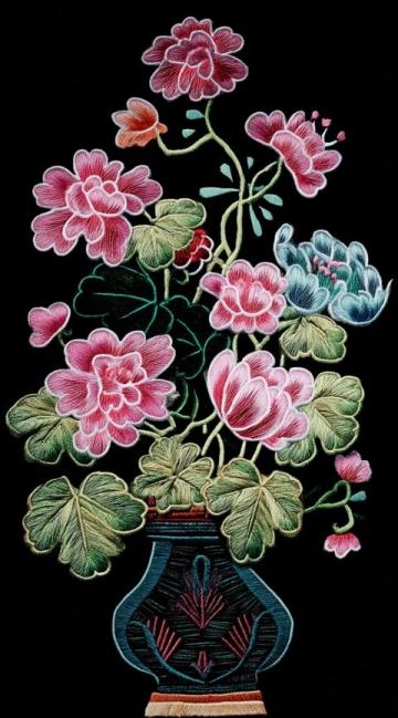 靖西繡球是廣西壯族自治區(qū)靖西市的一種傳統(tǒng)手工藝品,也是壯族文化的代表性符號之一