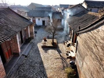 都勻秦漢影視城：古裝劇取景地，感受宏偉建筑與穿越時空的樂趣