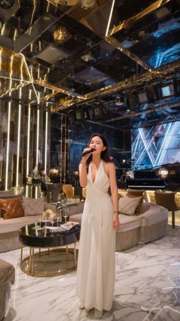 大S攜新婚丈夫奢華用餐引熱議，消費過萬元背后的愛情觀探討