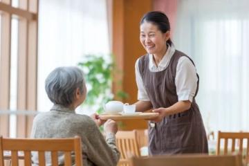 資深住家保姆招聘：九年駕齡，擅長烹飪與家務照料