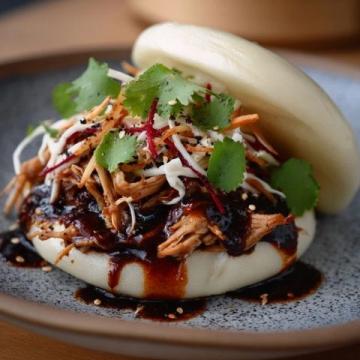 以下是一道原創改良版粉蒸肉食譜,以茶香解膩、果香增鮮為特色