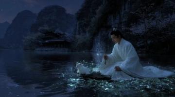 黎明六點，微光悄然灑落順峰山公園的青云湖畔,湖水仿若被喚醒的精靈，泛起粼粼波光