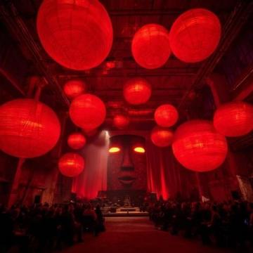 春晚"的演出時間固定在農(nóng)歷新年前后的一個星期內(nèi)。