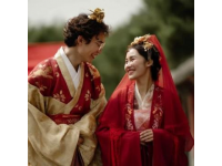 5月20日，孔子第76代孫公開消息，自己已在美國結(jié)婚，妻子厚唇大眼是大馬名媛