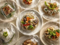 單位食堂20元盒飯引爭議：有人嫌貴有人贊好吃
