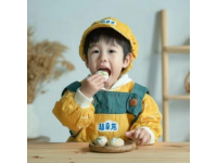 謝浩男媽媽許健華成功回歸，帶小女兒上學,還展示廚房神器