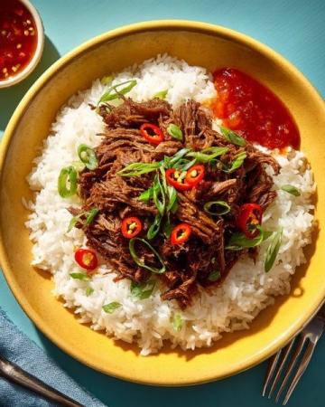 青椒肉絲，這道經(jīng)典的中式家常菜，以其色澤鮮艷、口感豐富而受到眾多食客的喜愛