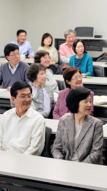 江西上饒：甘肅研究生宴請退休恩師引發熱議