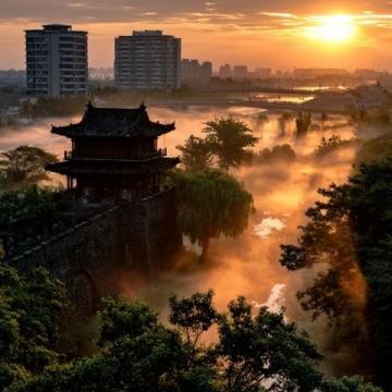 探尋臨汾的歷史與自然奇觀，體驗華夏文明的源遠流長。