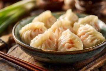 膠州海鮮美食推薦：探尋咱家鍋貼店的地道風(fēng)味