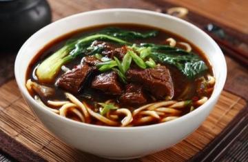 淮南牛肉湯:徽菜系中的經典美味及其發展歷程