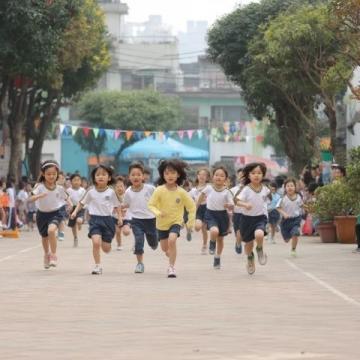 幼兒園周邊交通安全宣傳:共建安全屏障守護幼兒成長