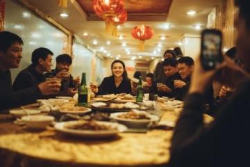 美國網(wǎng)紅埃文凱爾來廣西吃貨,發(fā)現(xiàn)了這里的美味!